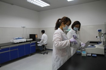 参观南通中天华康亲子鉴定中心实验室 29
